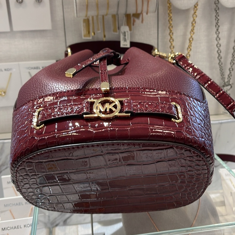 MICHAEL KORS 
Reed Medium Pebbled Leather Belted Bucket Messenger Satchel Crossb - Picture 12 of 16